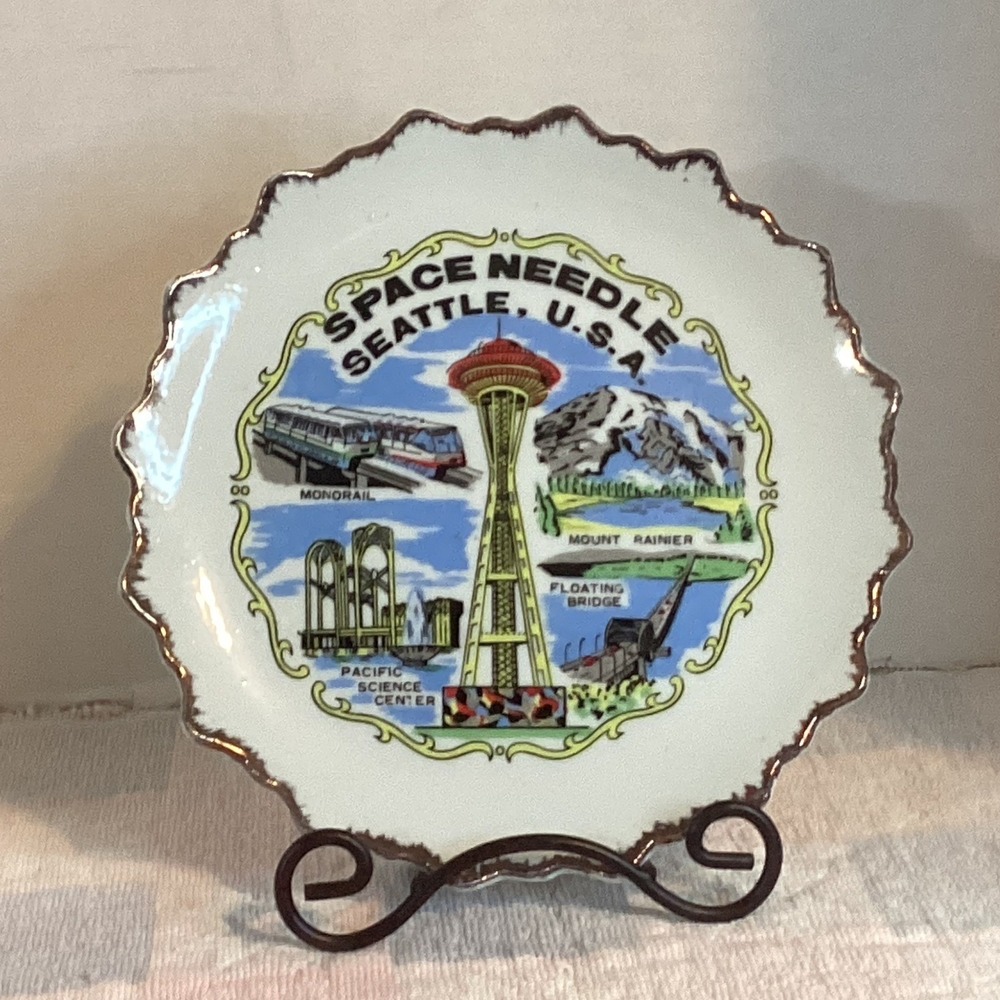 Souvenir Plate Seattle Space Needle, Diamond Fine China, Vintage Scalloped Edge - Picture 5 of 5
